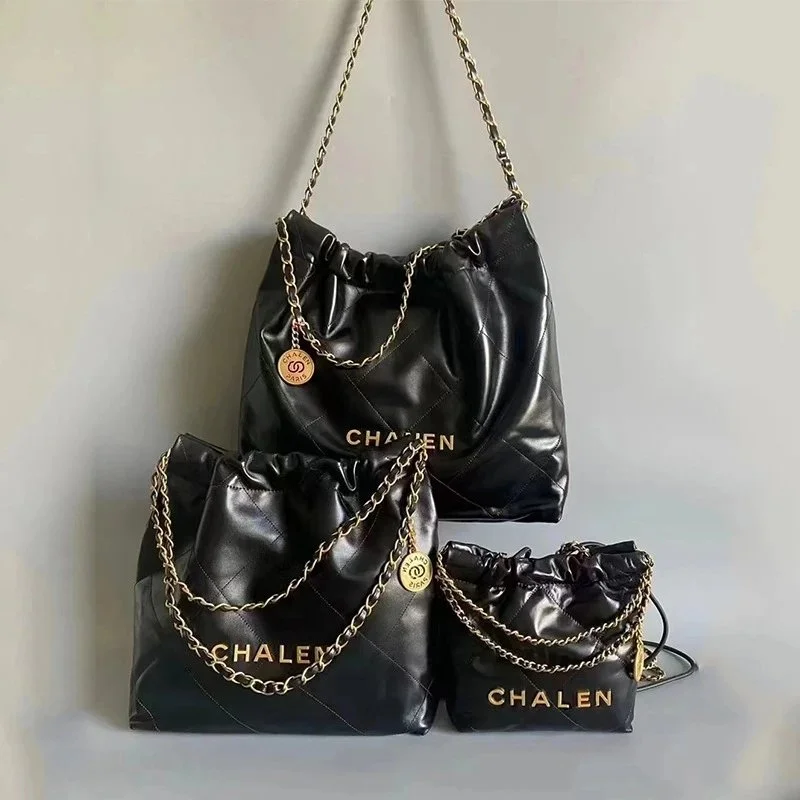 حقيبة Chanel كبيرة برباط شد بالأسود والذهبي