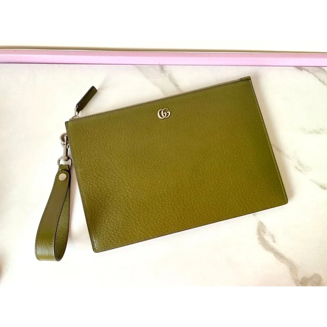 حقيبة يد Gucci بالأخضر الزيتوني وشعار G متداخل