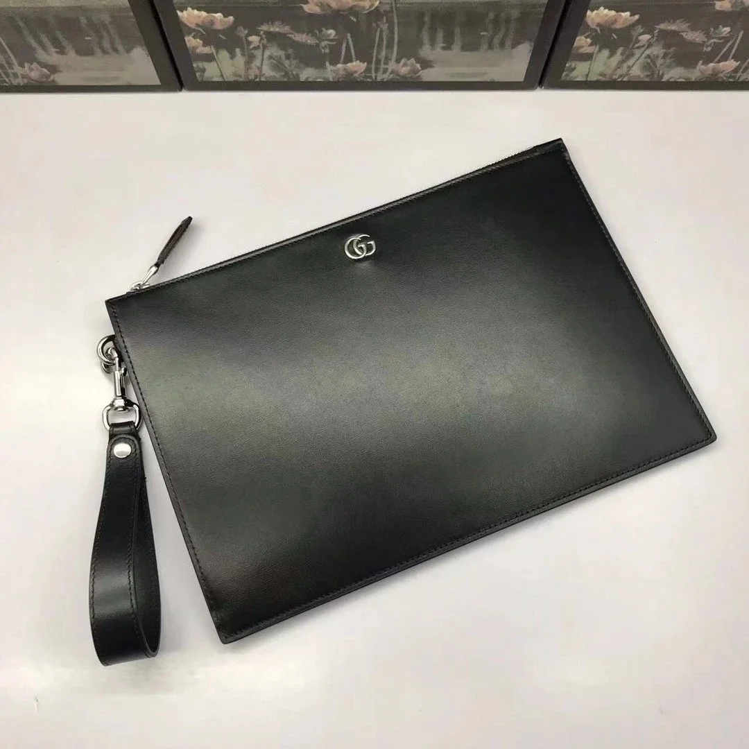 حقيبة يد Gucci جلدية سوداء بشعار GG