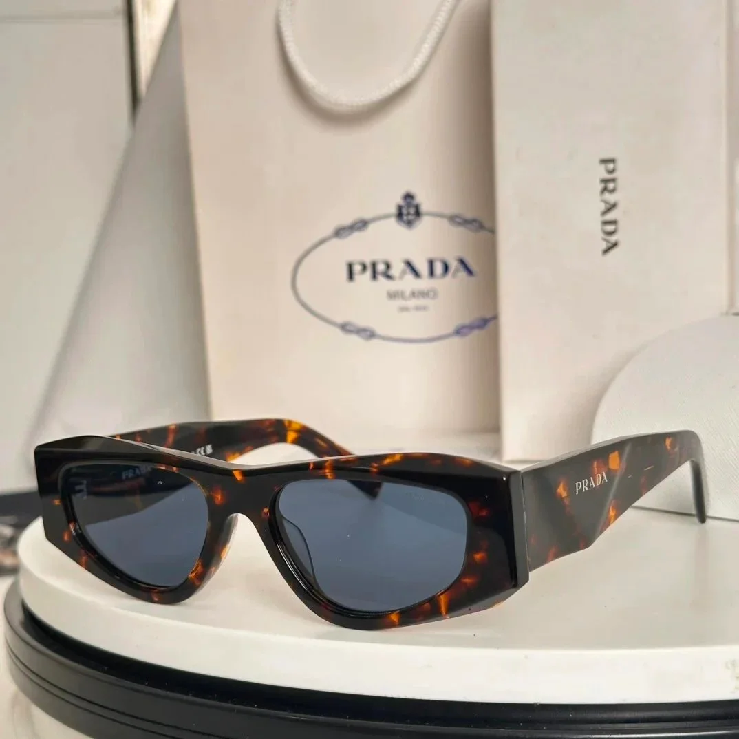 Prada Sonnenbrille mit Schildpattblauen Gläsern
