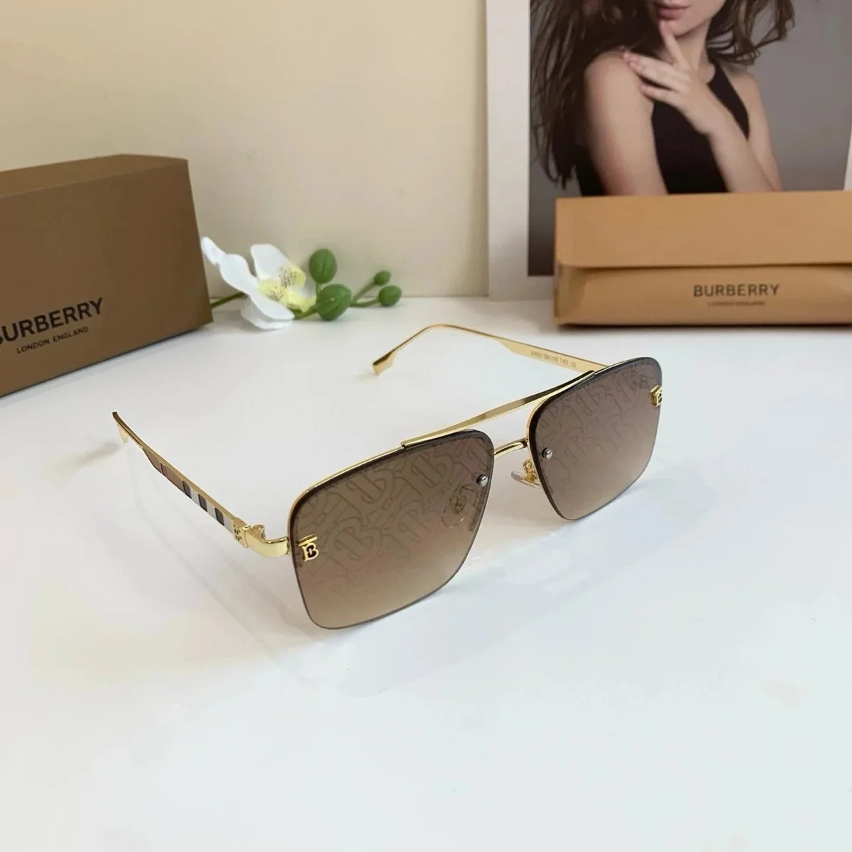 Burberry TB-Monogramm-Sonnenbrille mit Gold-/Braunverlauf